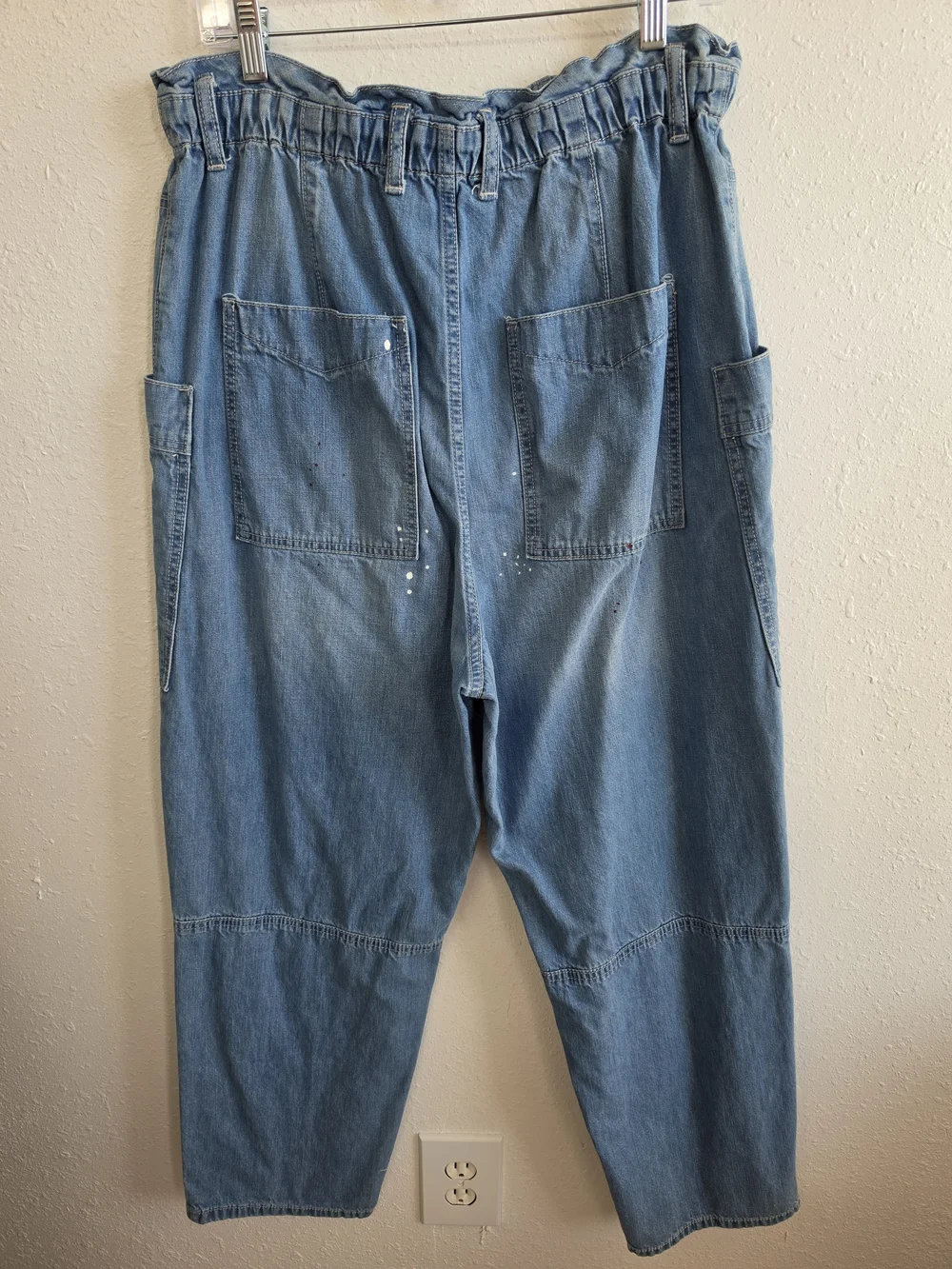 We The Free People Denim Cargo Barrel Jeans Paint Splatter Size Large  Descripti